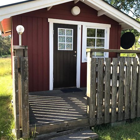 Bjoersjoeas Vildmark - Small Camping Cabin Close To Nature Olofstorp Екстер'єр фото