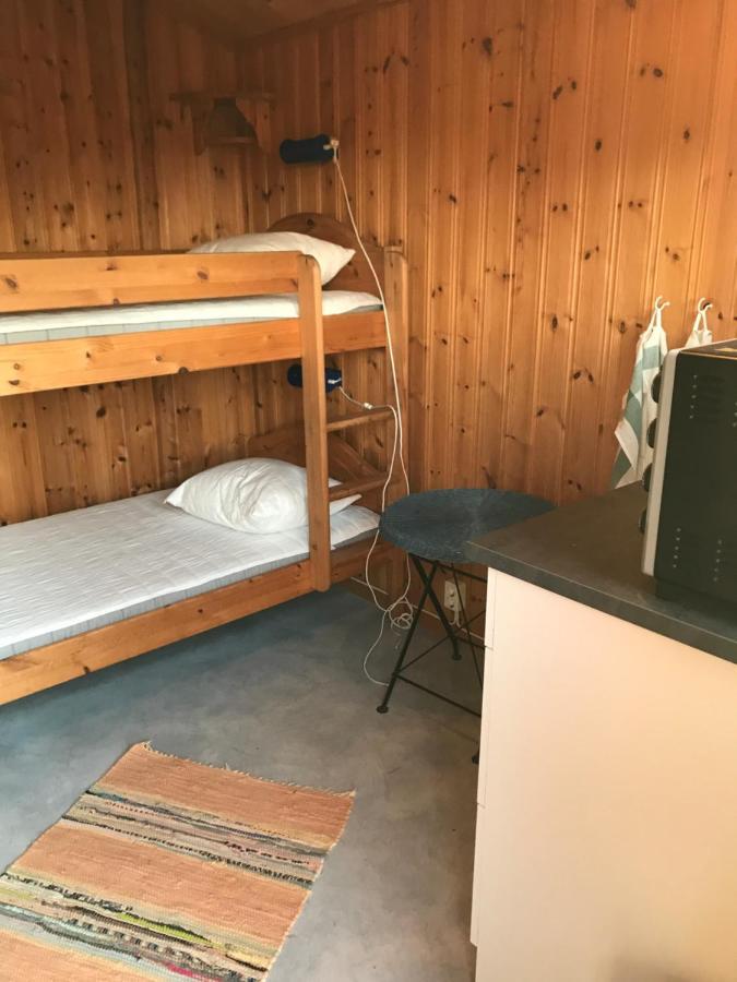 Bjoersjoeas Vildmark - Small Camping Cabin Close To Nature Olofstorp Екстер'єр фото