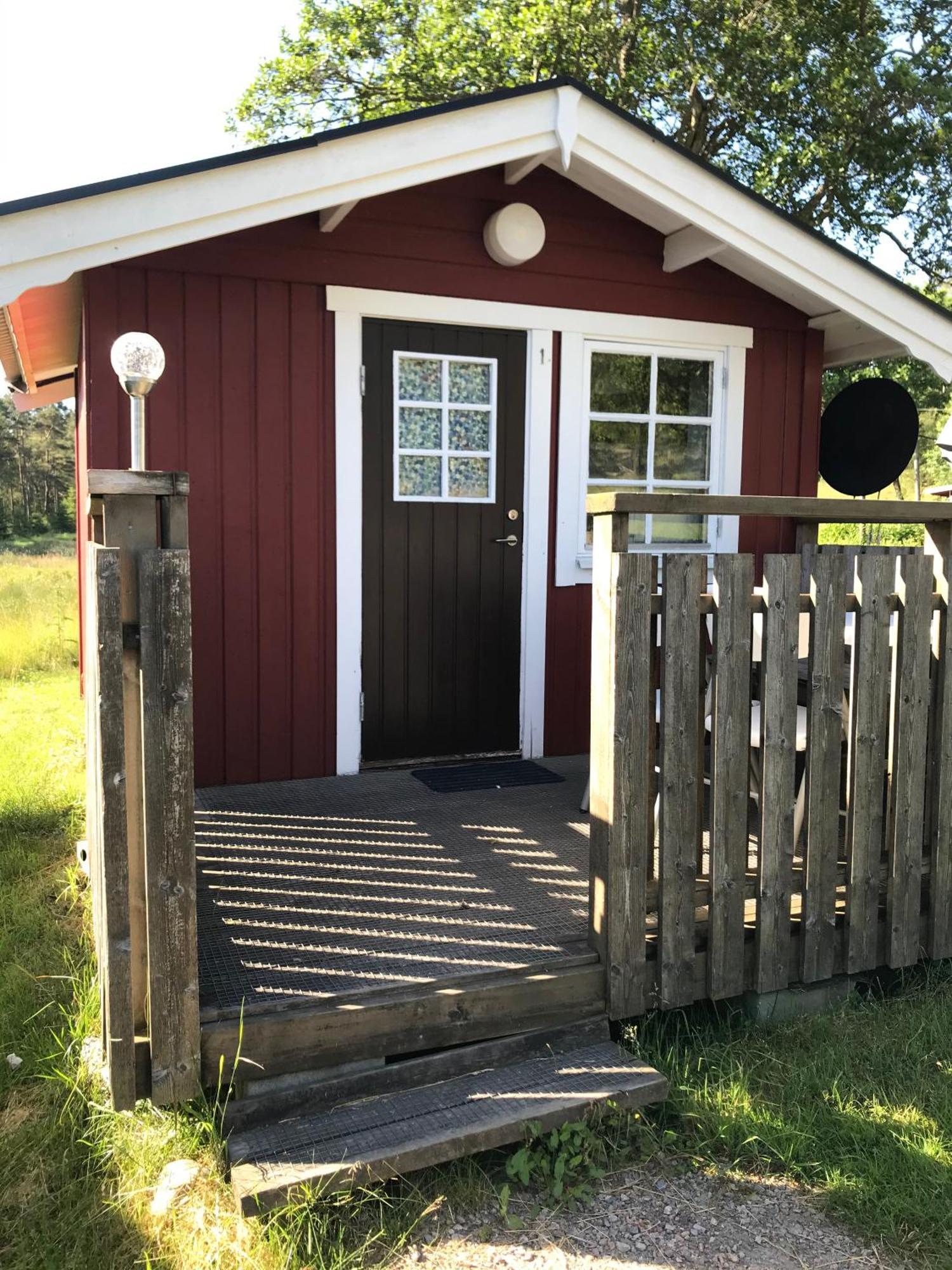 Bjoersjoeas Vildmark - Small Camping Cabin Close To Nature Olofstorp Екстер'єр фото